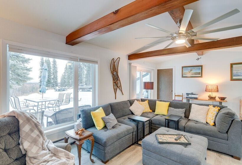 Cozy North Pole Home W/ Mountain & Aurora Views!