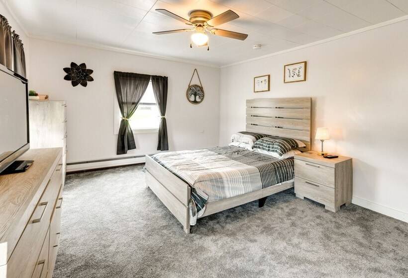 Cozy Vermont Escape   Patio, Lake & Mountain Views