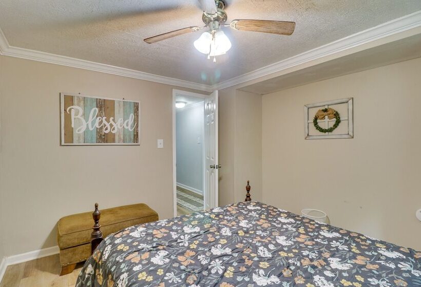 Cozy Virginia Escape W/ Deck, Grill & Fire Pit!