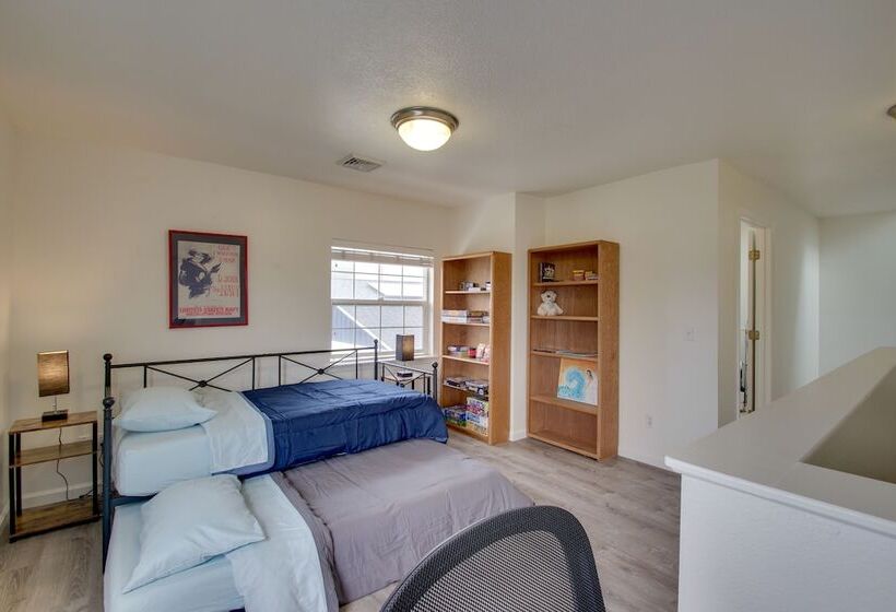 Crescent City Home W/ Hot Tub: Half Block To Beach