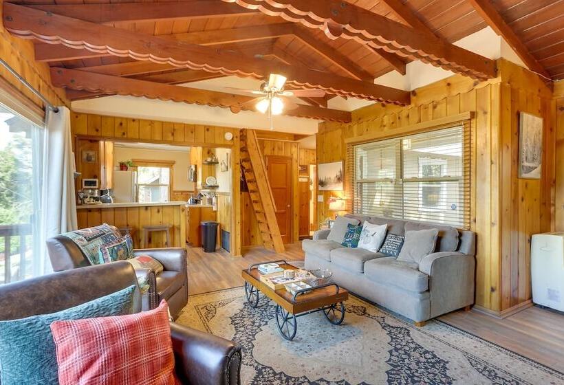 Crestline Cabin: Close To Lake Arrowhead & Skiing