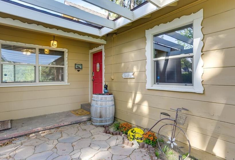 Crestline Cabin: Close To Lake Arrowhead & Skiing