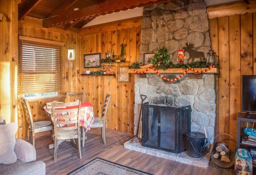 Crestline Cabin: Close To Lake Arrowhead & Skiing