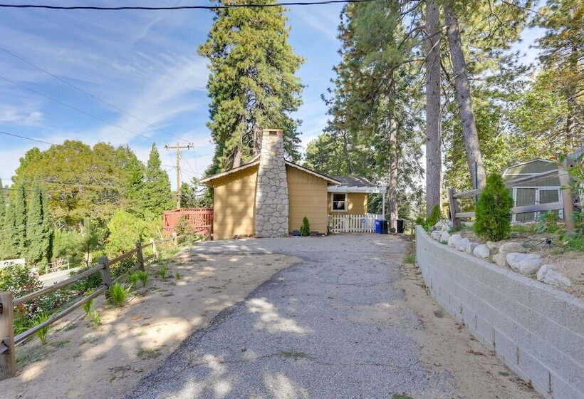 Crestline Cabin: Close To Lake Arrowhead & Skiing