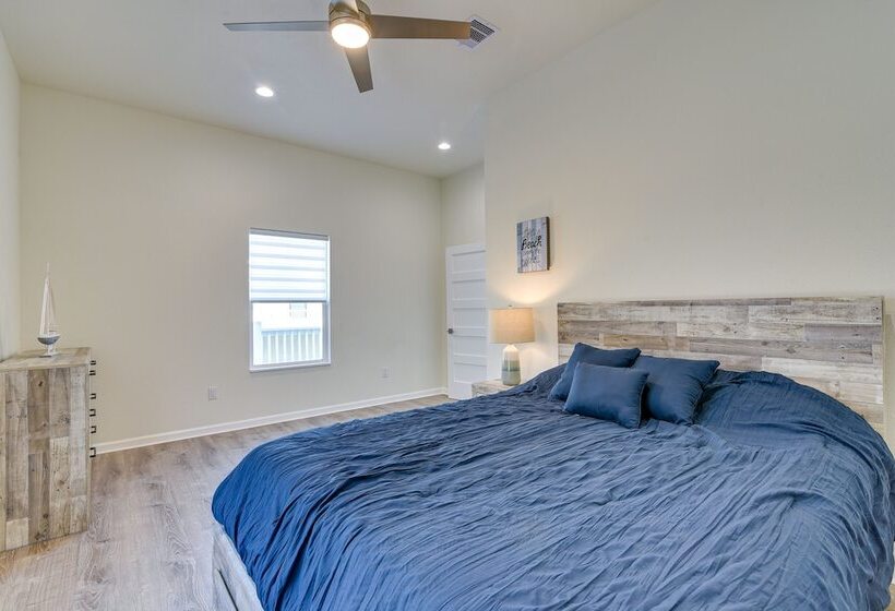 Steps To Ocean: Home W/ Deck In Crystal Beach!