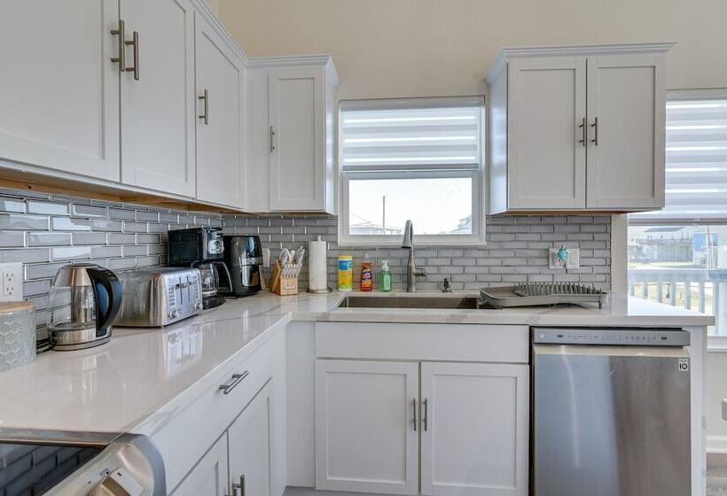 Steps To Ocean: Home W/ Deck In Crystal Beach!