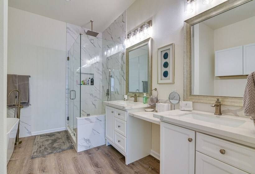 Steps To Ocean: Home W/ Deck In Crystal Beach!