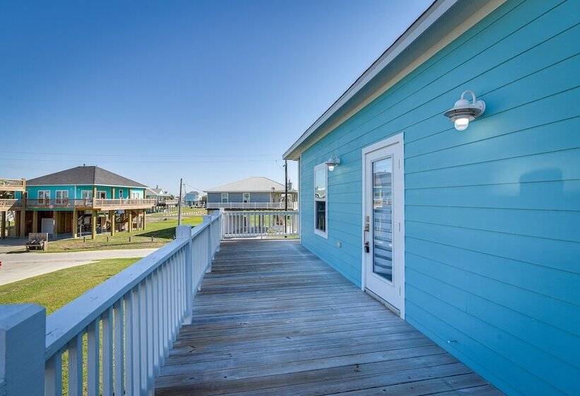 Steps To Ocean: Home W/ Deck In Crystal Beach!