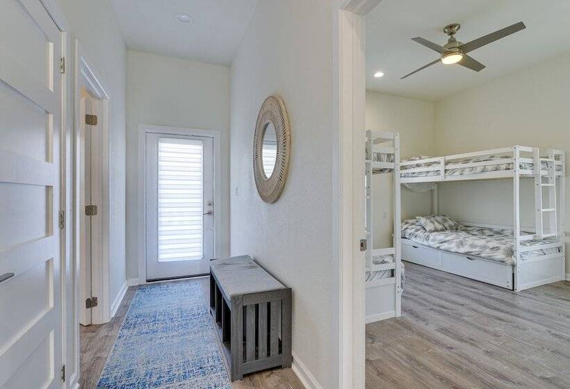 Steps To Ocean: Home W/ Deck In Crystal Beach!