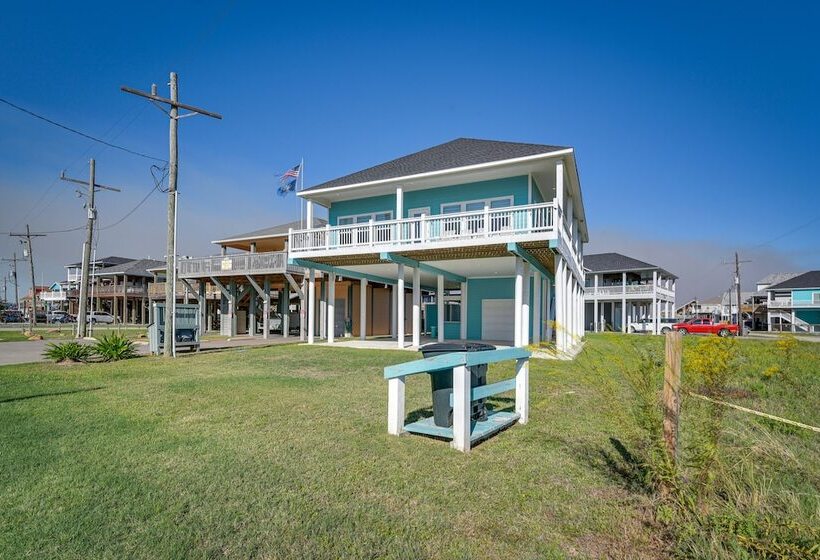 Steps To Ocean: Home W/ Deck In Crystal Beach!