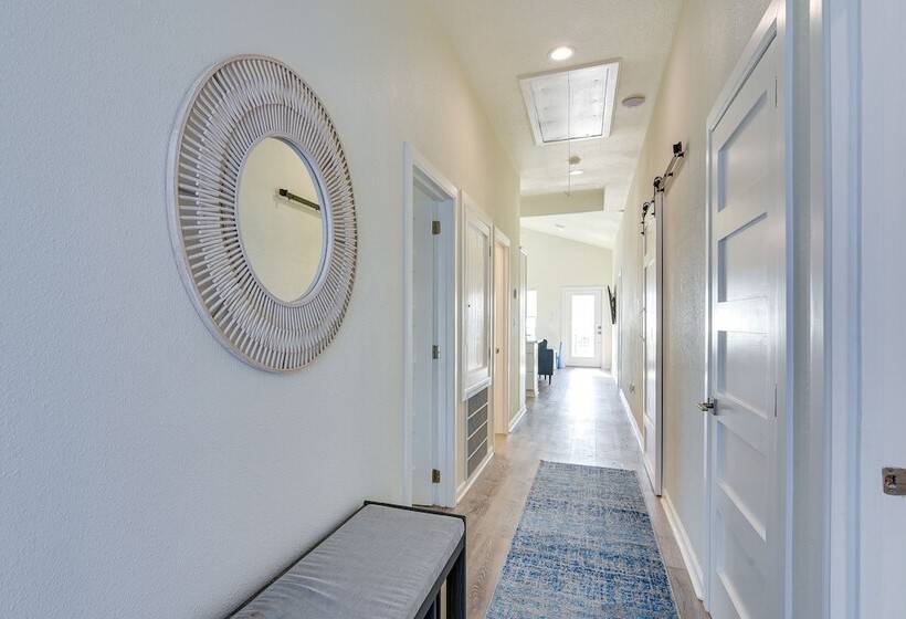 Steps To Ocean: Home W/ Deck In Crystal Beach!