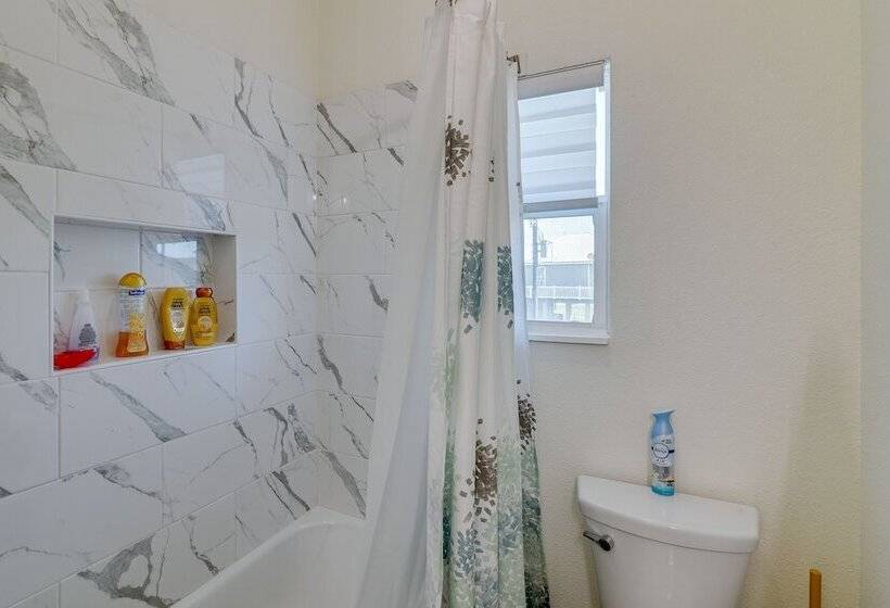 Steps To Ocean: Home W/ Deck In Crystal Beach!