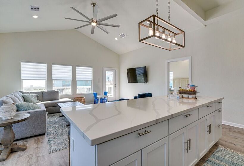 Steps To Ocean: Home W/ Deck In Crystal Beach!