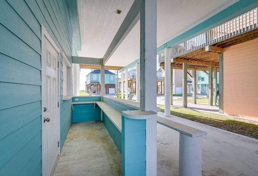 Steps To Ocean: Home W/ Deck In Crystal Beach!