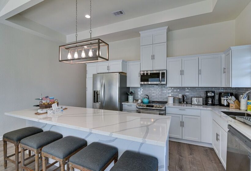 Steps To Ocean: Home W/ Deck In Crystal Beach!