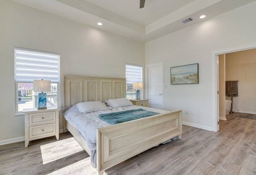 Steps To Ocean: Home W/ Deck In Crystal Beach!