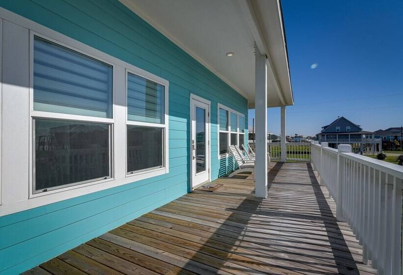 Steps To Ocean: Home W/ Deck In Crystal Beach!
