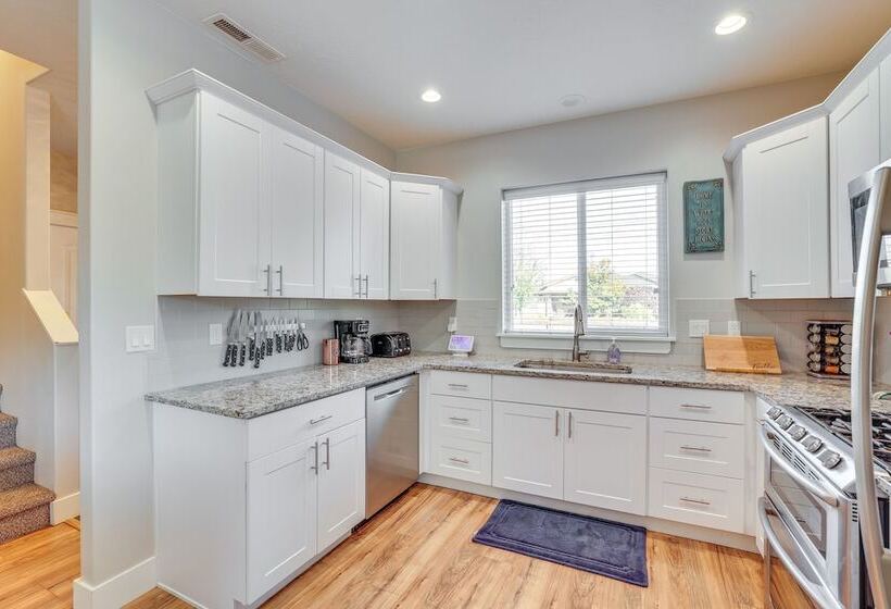 Dog Friendly Boise Home W/ Covered Patio & Grill!