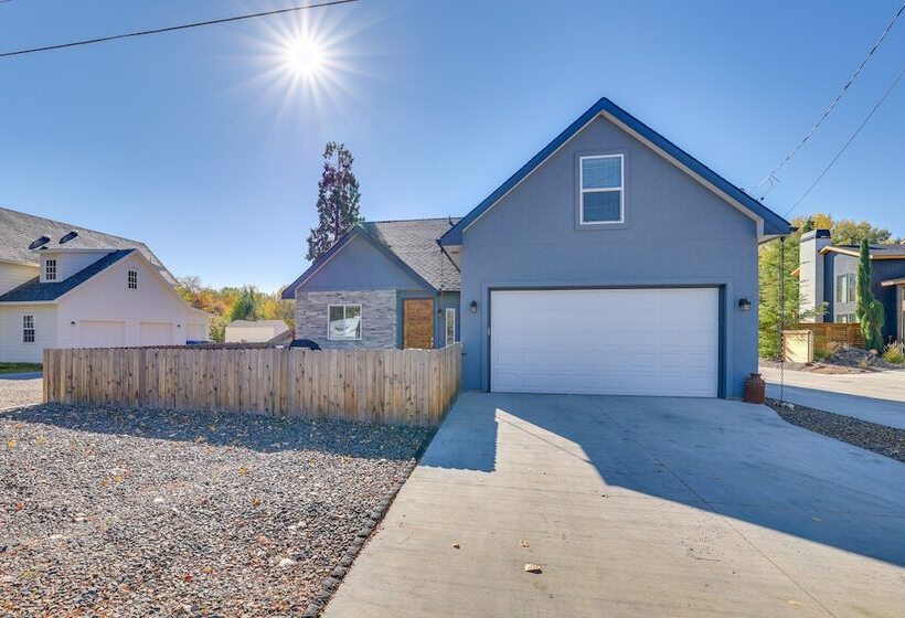 Dog Friendly Boise Home W/ Covered Patio & Grill!