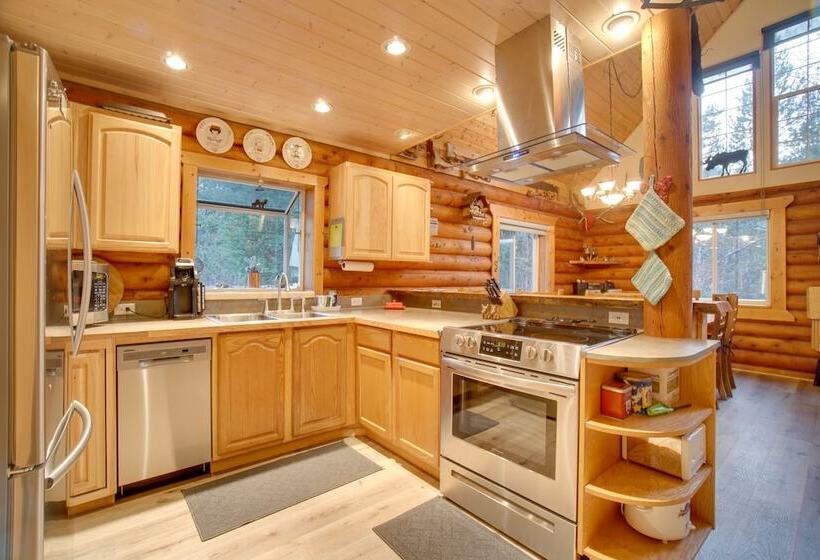 Donnelly Cabin W/ Private Deck: Near Lake Cascade!