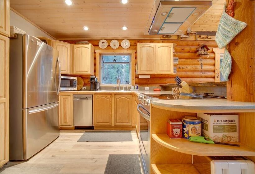 Donnelly Cabin W/ Private Deck: Near Lake Cascade!