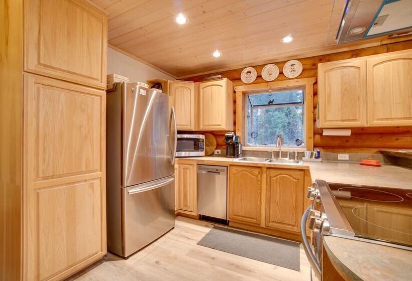 Donnelly Cabin W/ Private Deck: Near Lake Cascade!