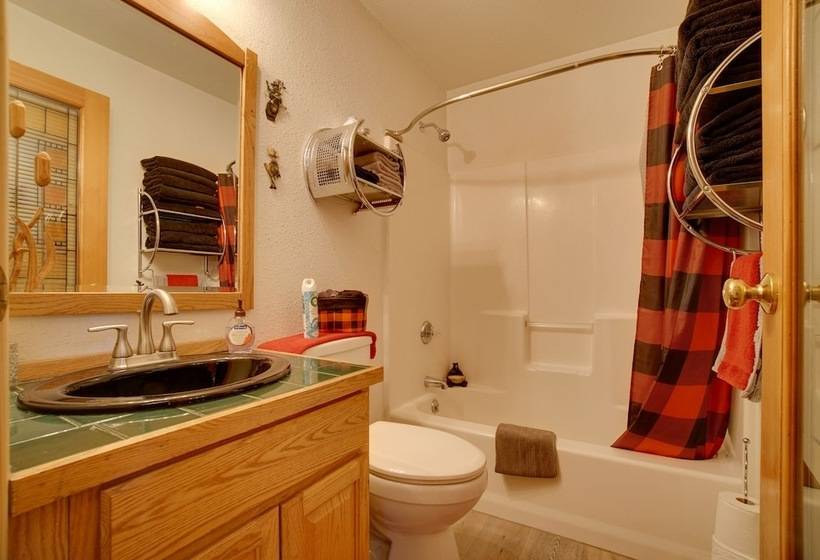 Donnelly Cabin W/ Private Deck: Near Lake Cascade!