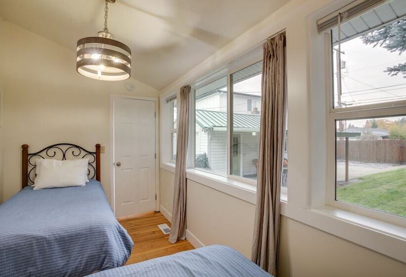 Downtown Coeur Dalene Retreat Near Lake & Parks!