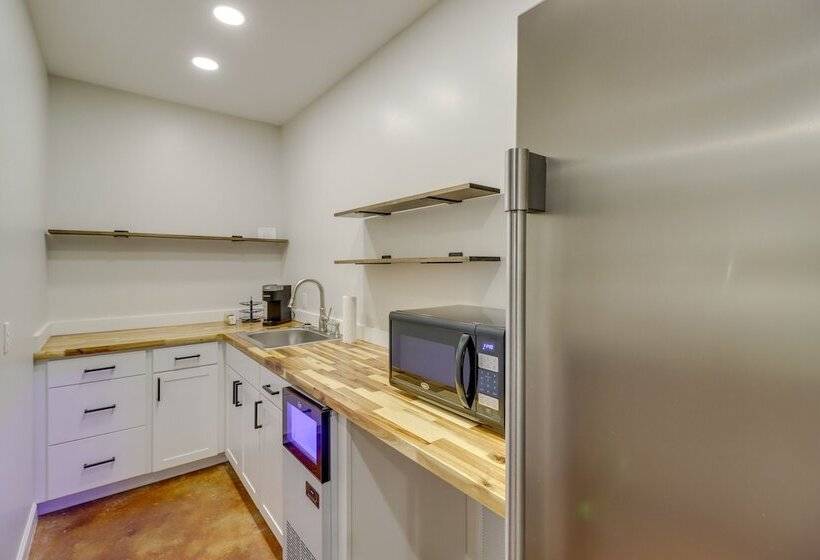 Luxury Lakefront Retreat W/ Deck & Patio!