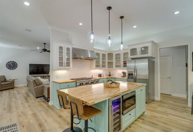 Luxury Lakefront Retreat W/ Deck & Patio!