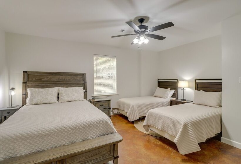 Luxury Lakefront Retreat W/ Deck & Patio!