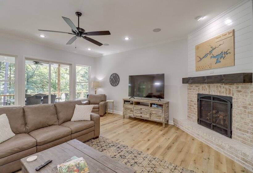 Luxury Lakefront Retreat W/ Deck & Patio!