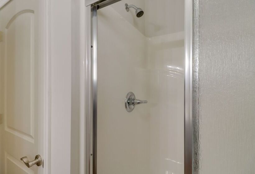 Luxury Lakefront Retreat W/ Deck & Patio!