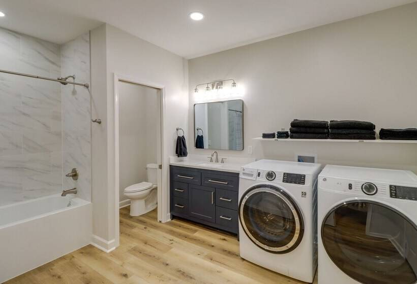 Luxury Lakefront Retreat W/ Deck & Patio!