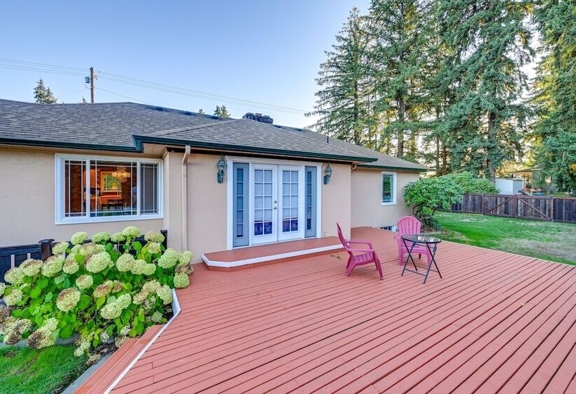 Enchanting Puyallup Home W/ Spacious Deck!
