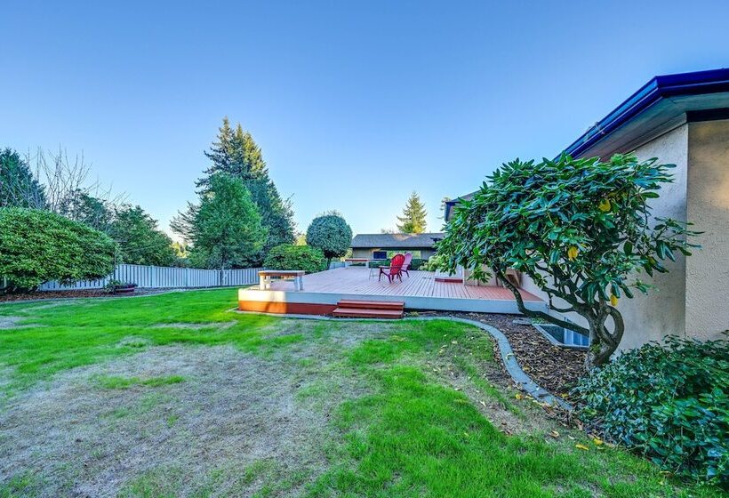 Enchanting Puyallup Home W/ Spacious Deck!
