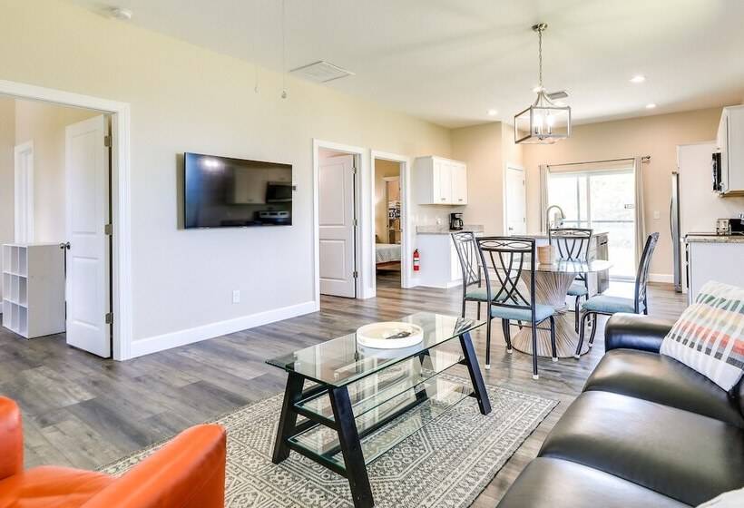 Englewood Home W/ Screened Porch ~ 6 Mi To Beach!