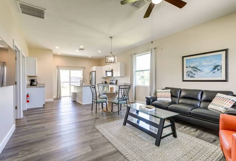 Englewood Home W/ Screened Porch ~ 6 Mi To Beach!