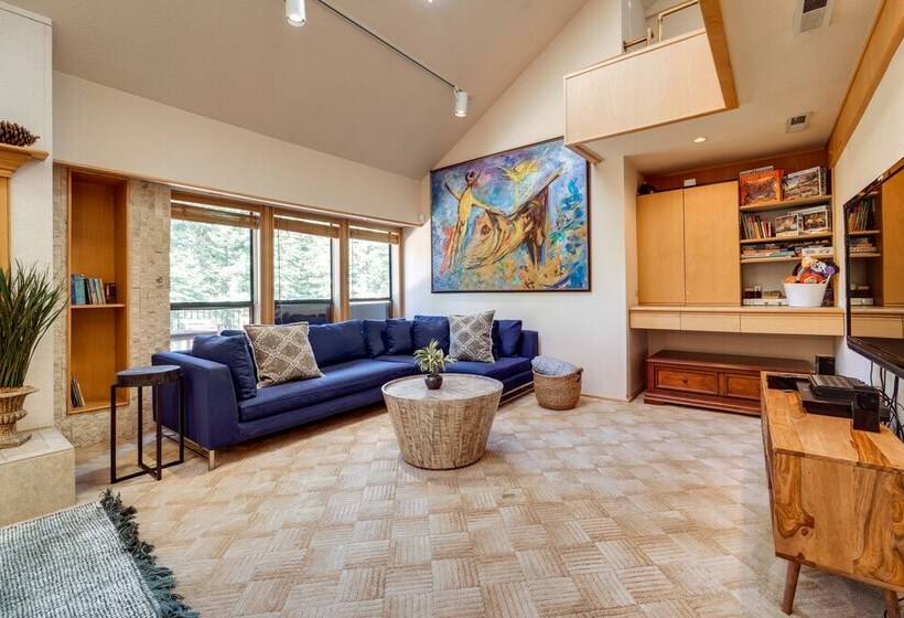 Expansive Tahoe Donner House With Hot Tub!