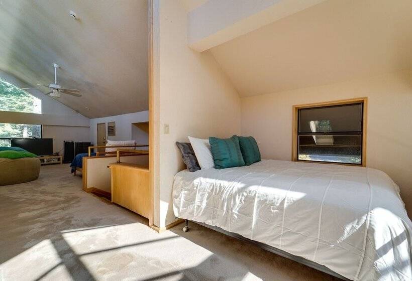 Expansive Tahoe Donner House With Hot Tub!