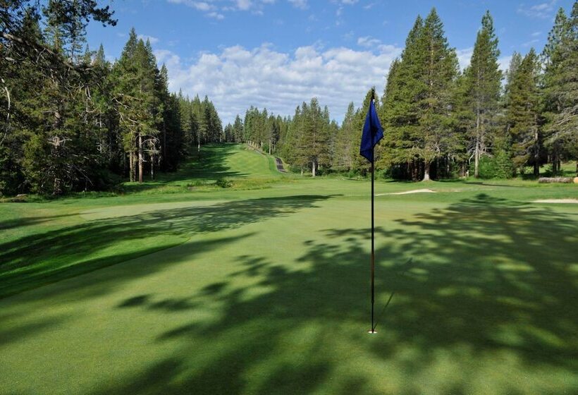 Expansive Tahoe Donner House With Hot Tub!