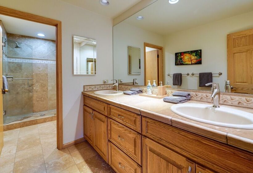 Expansive Tahoe Donner House With Hot Tub!