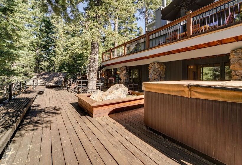 Expansive Tahoe Donner House With Hot Tub!