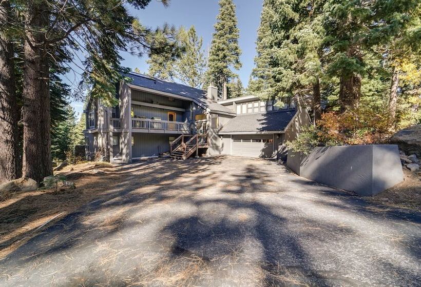 Expansive Tahoe Donner House With Hot Tub!