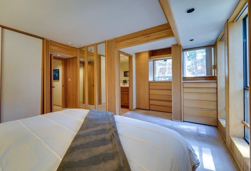 Expansive Tahoe Donner House With Hot Tub!