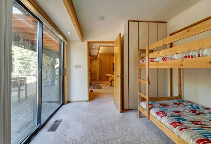 Expansive Tahoe Donner House With Hot Tub!