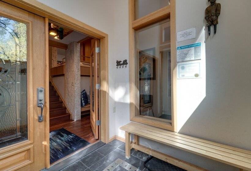 Expansive Tahoe Donner House With Hot Tub!