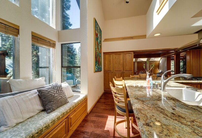Expansive Tahoe Donner House With Hot Tub!