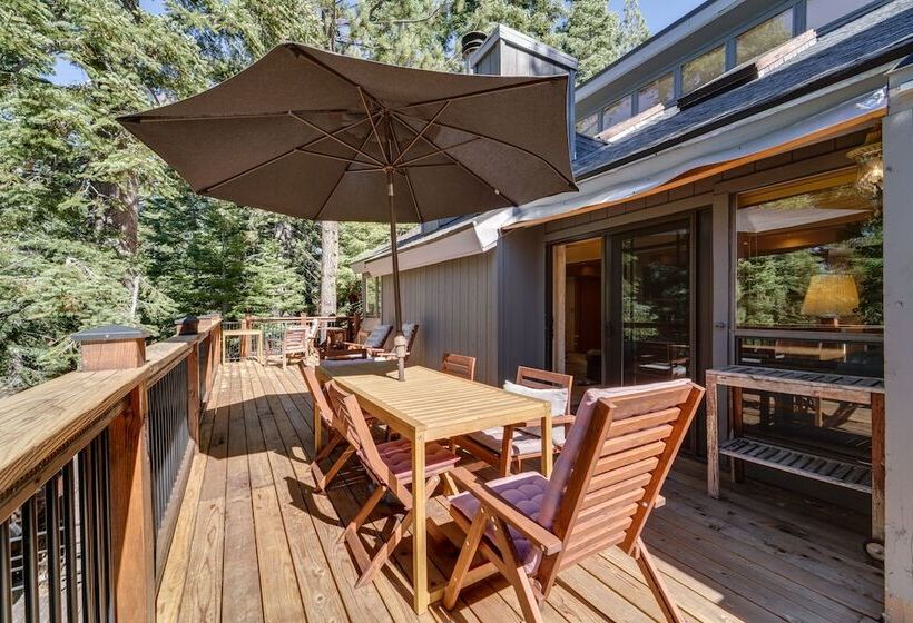 Expansive Tahoe Donner House With Hot Tub!
