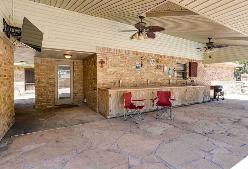 Expansive Texas City Retreat ~ 16 Mi To Galveston!